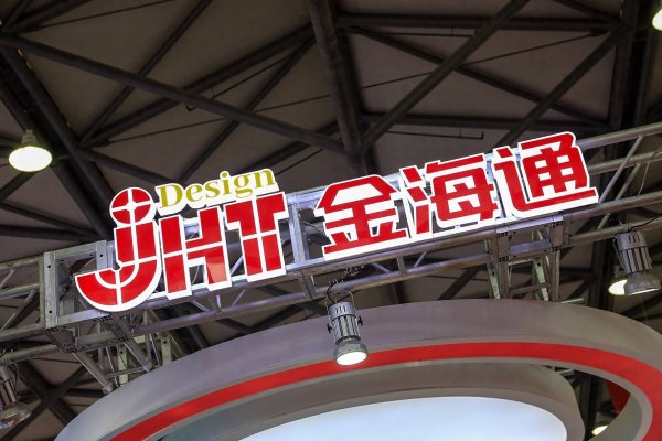 两位工程师创业，干出一家200亿半导体龙头