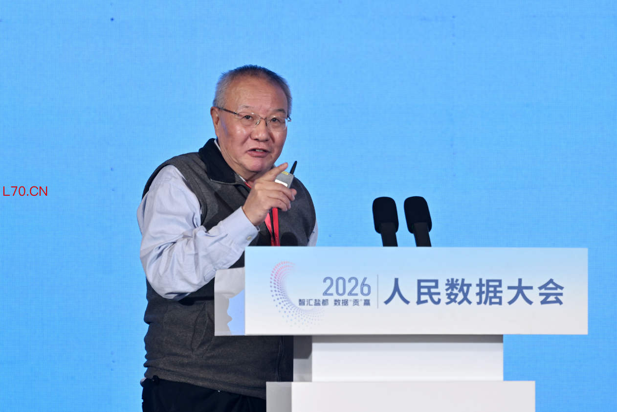 上海市人工智能战略咨询专家委员会荣誉委员、上海交大讲席教授、香港中文大学荣誉教授、欧洲科学院院士徐雷。人民网记者 翁奇羽摄